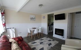 Relaxing Chalet On Popular California Sands Short Stroll To Beach, Nr Norfolk Broads & Great Yarmouth